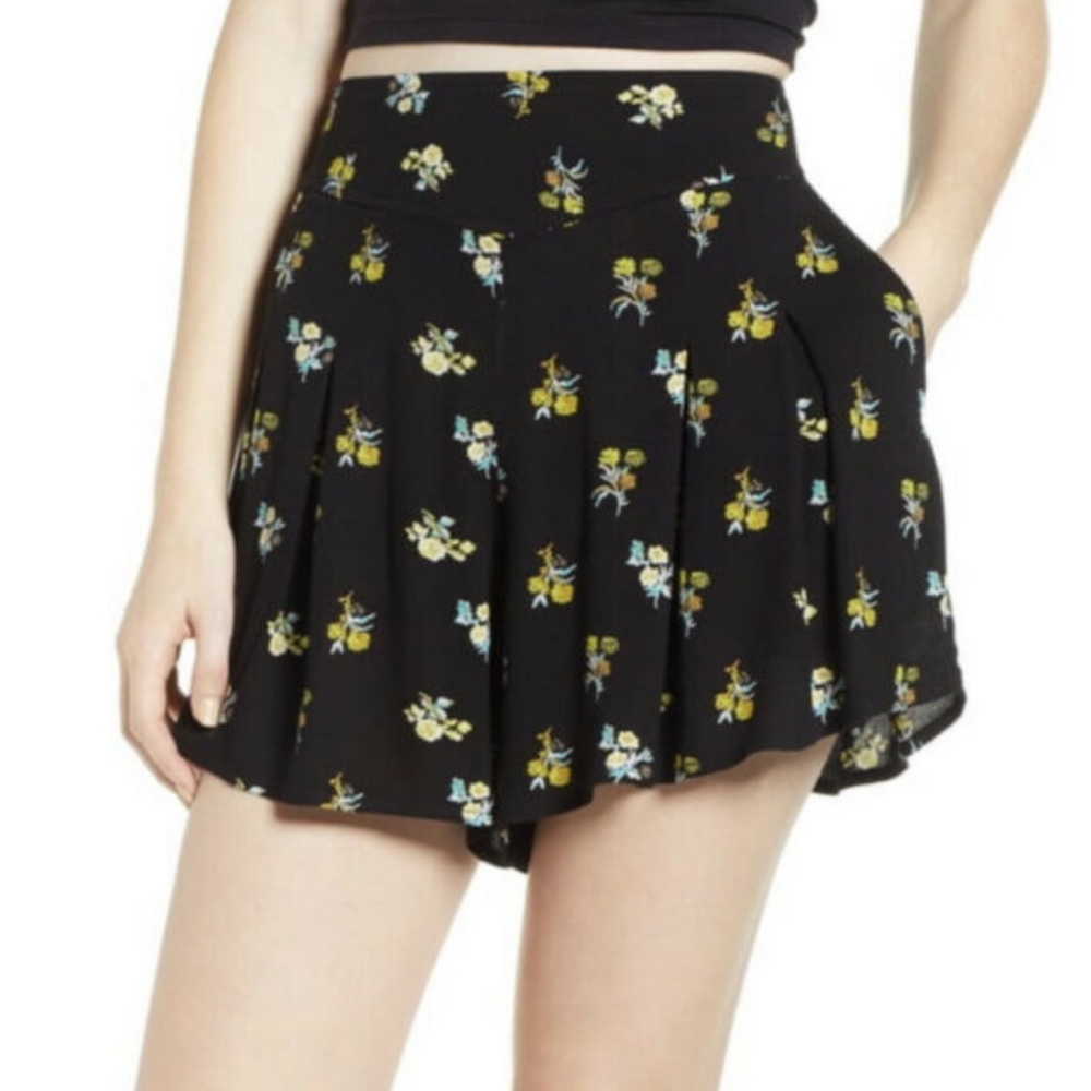 Black and Yellow Floral bp Flutter Shorts Size Small